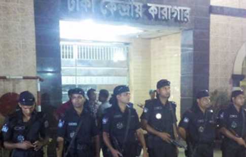 কারাগারে ঢুকেছে অ্যাম্বুলেন্স