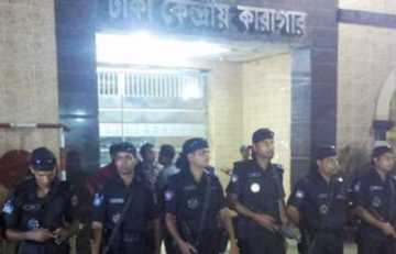 কারাগারে ঢুকেছে অ্যাম্বুলেন্স