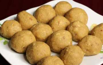 আটার তৈরি সুস্বাদু লাড্ডু