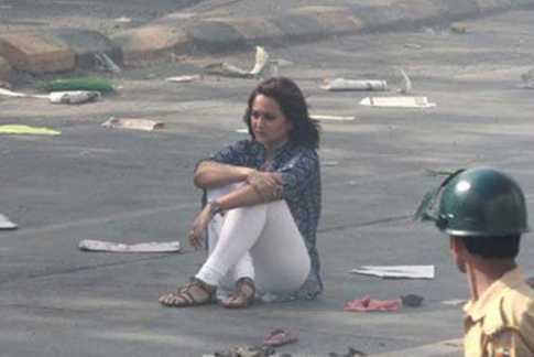 রাজপথে প্রতিবাদী সোনাক্ষী
