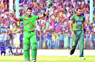সারের সেঞ্চুরিতে পাকিস্তান ধরাশায়ী 