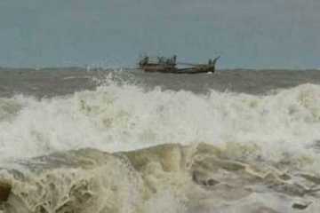 বঙ্গোপসাগরে ২৮ জেলেসহ ট্রলার অপহরণ