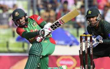 তামিমের পর মুশফিকেরও সেঞ্চুরি