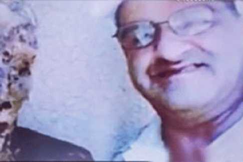 সেলফি তুলতে মায়ের লাশ কবর থেকে উত্তোলন
