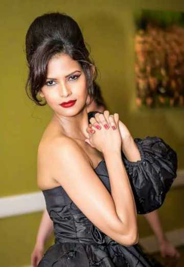 পাইলটিংয়ের পাশাপাশি মডেলিং চালিয়ে যাব