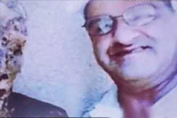 সেলফি তুলতে মায়ের লাশ কবর থেকে উত্তোলন