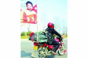 সন্তানের খোঁজে ১৮ বছর পথে পথে