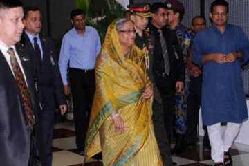 দেশে ফিরলেন প্রধানমন্ত্রী