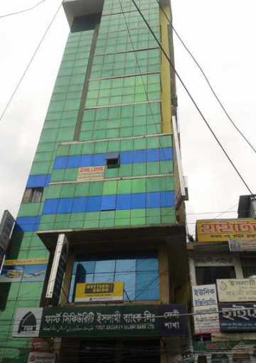 ফেনীতে বহুতল ভবনে ফাটল, সিলগালা