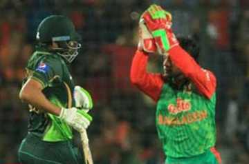 ধোনিকে টপকে গেলেন মুশফিক