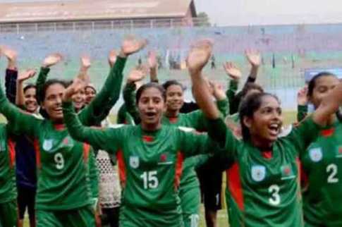সন্ধ্যায় দেশে ফিরছেন নারী ফুটবলাররা