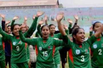 সন্ধ্যায় দেশে ফিরছেন নারী ফুটবলাররা