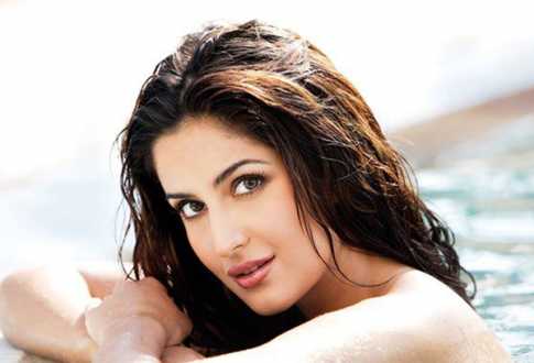 টুইটারে ক্যাটরিনার প্রথম সেলফি