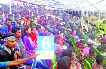 গ্যালারিতে উৎসবের রং 
