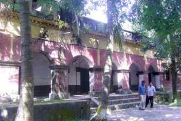 ধুলোয় মেশার প্রহর গুণছে ১২৯ বছরের ঐতিহ্য