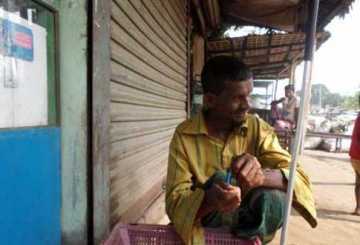 দৃষ্টি প্রতিবন্ধী হেলপেটুর গ্যাসলাইটের জীবন