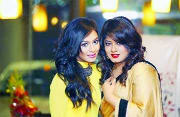 একই ছবিতে মৌসুমী-নূসরাত 