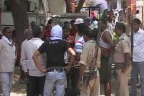 প্রেমিক যুগলকে আগুনে পুড়িয়ে হত্যা