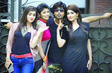 সাবেক প্রেমিকাদের গল্প \\\'পেন্ডুলাভ\\\' 