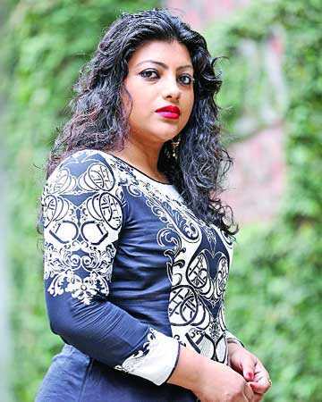 পাঁচ বছর পর মঞ্চে মৌ 