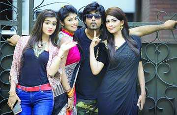 সাবেক প্রেমিকাদের গল্প \\\'পেন্ডুলাভ\\\' 