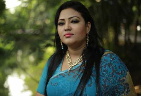 প্রবাসে খুনের ঘটনায় আটকে গেলেন মমতাজ
