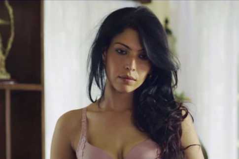 অভিনেত্রী শিখার আত্মহত্যার পেছনে...