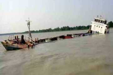সুন্দরবনে ডুবে যাওয়া কার্গো উদ্ধার শুরু