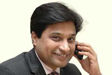 বউয়ের গয়না বেঁচে ব্যবসা, আজ ৯০০ কোটির মালিক!
