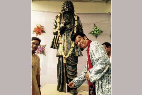 বর্ধমানে নজরুল ম‍ূর্তি স্থাপন
