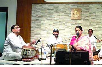 লালনগীতি পরিবেশন শিল্পী ফরিদা পারভীন 
