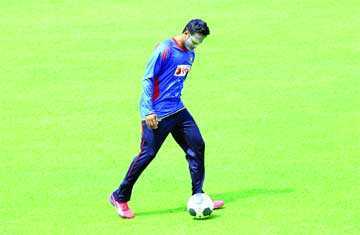 প্রচণ্ড রোদ উপেক্ষা করে অনুশীলন করছেন টাইগাররা 
