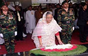 বঙ্গবন্ধুর প্রতিকৃতিতে প্রধানমন্ত্রী শ্রদ্ধা