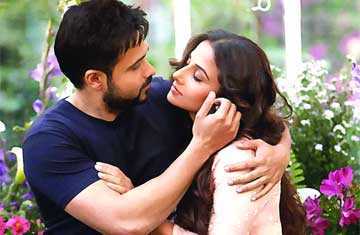 মিলনে মলিন, বিরহে উজ্জ্বল
