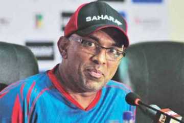 ধোনিকে খোঁচা দিলেন হাতুরাসিংহে