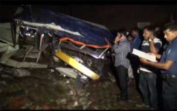 পাগলায় লেগুনা-ট্রেন সংঘর্ষ, নিহত ৫
