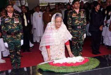 প্রতিষ্ঠাবার্ষিকীতে বঙ্গবন্ধুর প্রতিকৃতিতে প্রধানমন্ত্রীর শ্রদ্ধা