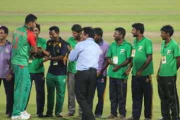 এখানেও সবার থেকে আলাদা মাশরাফি