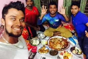 বন্ধুদের সঙ্গে সাব্বিরের ইফতার