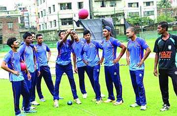 অনুশীলনে বিসিবি হাইপারফরম্যান্স ইউনিটের ক্রিকেটাররা 
