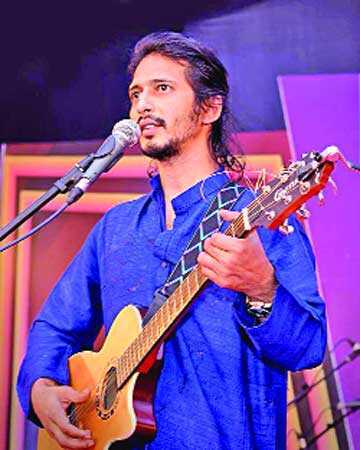 এবার কণ্ঠ ফেরি করে বেড়িয়েছি