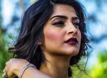 নিজের ফ্ল্যাটে উঠছেন সোনম