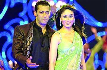 কারিনাকে নায়কের উপহার 