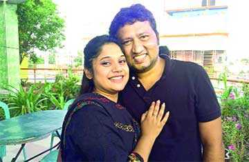 সড়ক দুর্ঘটনায় আহত নির্মাতা-অভিনেত্রী দম্পতি 
