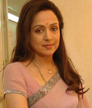 সড়ক দুর্ঘটনায় হেমা মালিনী আহত