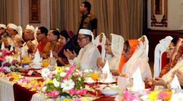 রাষ্ট্রপতির সঙ্গে প্রধানমন্ত্রীর ইফতার