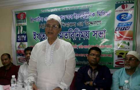 মক্কায় প্রবাসী সাংবাদিকদের সঙ্গে প্রধানমন্ত্রীর তথ্য উপদেষ্টার ইফতার