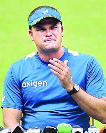 দুর্বল ভাবার প্রশ্নই ওঠে না
