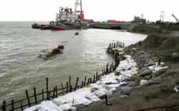 শিমুলিয়া-কাওড়াকান্দি নৌ-রুটের এপ্রোচ সড়কে ভাঙন