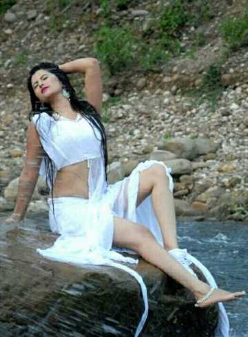 বৃষ্টিভেজা দিনেও এফডিসিতে উত্তাপ